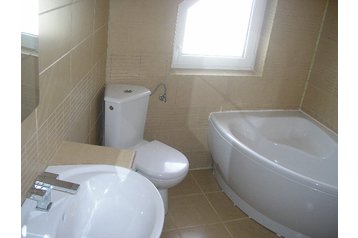 Romania Chata Ucea de Jos, Esterno